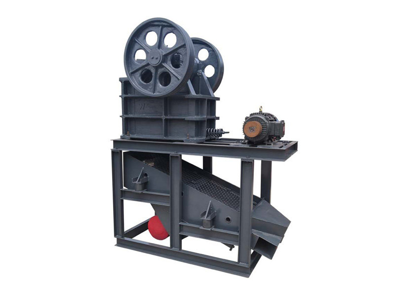 Jaw crusher with screen